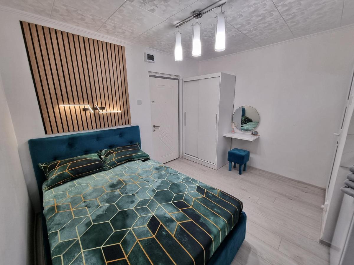 15. Little Studio Apartment Bukares Bagian luar foto