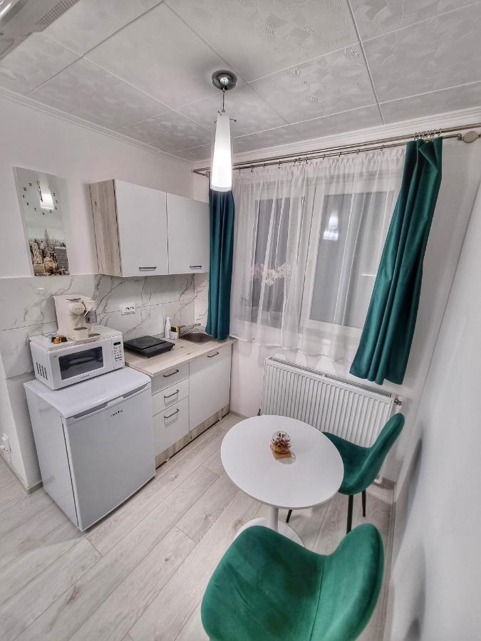 15. Little Studio Apartment Bukares Bagian luar foto